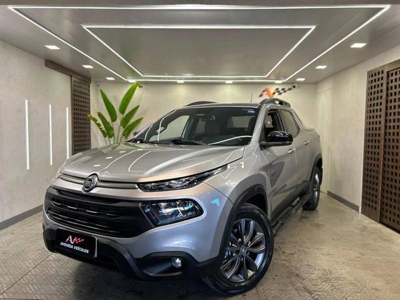 FIAT TORO 2.0 16V TURBO DIESEL ULTRA 4WD AT9 FIAT TORO 2.0 16V TURBO DIESEL ULTRA 4WD AT9